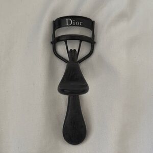 Dior Sleek Black Lash Curler